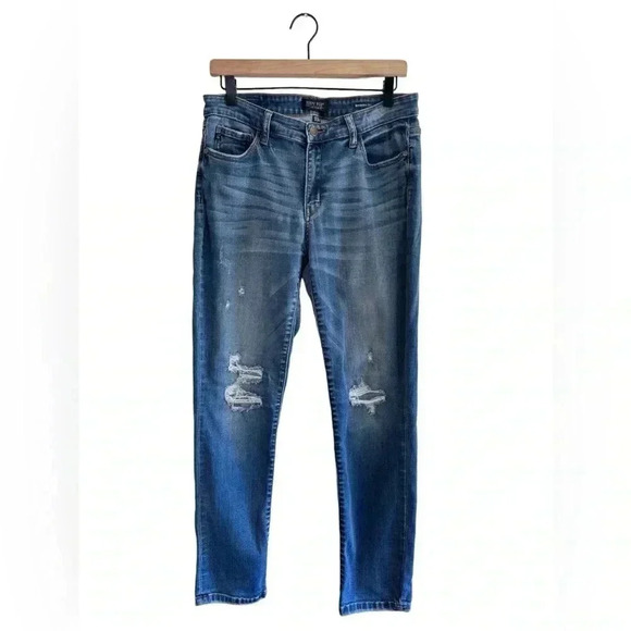 Judy Blue Distressed Boyfriend Fit Jeans JB8284MD.                 (00880) - Picture 1 of 9